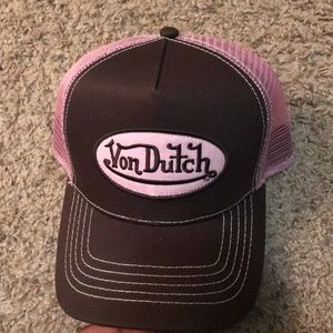 Von Dutch hat